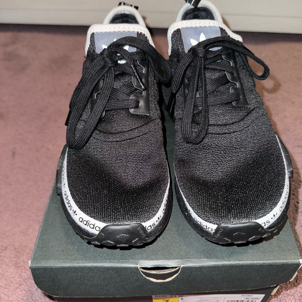 Adidas Sneakers